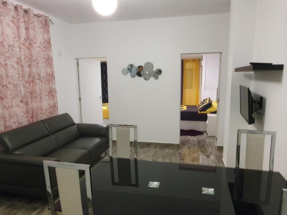 Apartamentos New York Vecindario  Luaran gambar