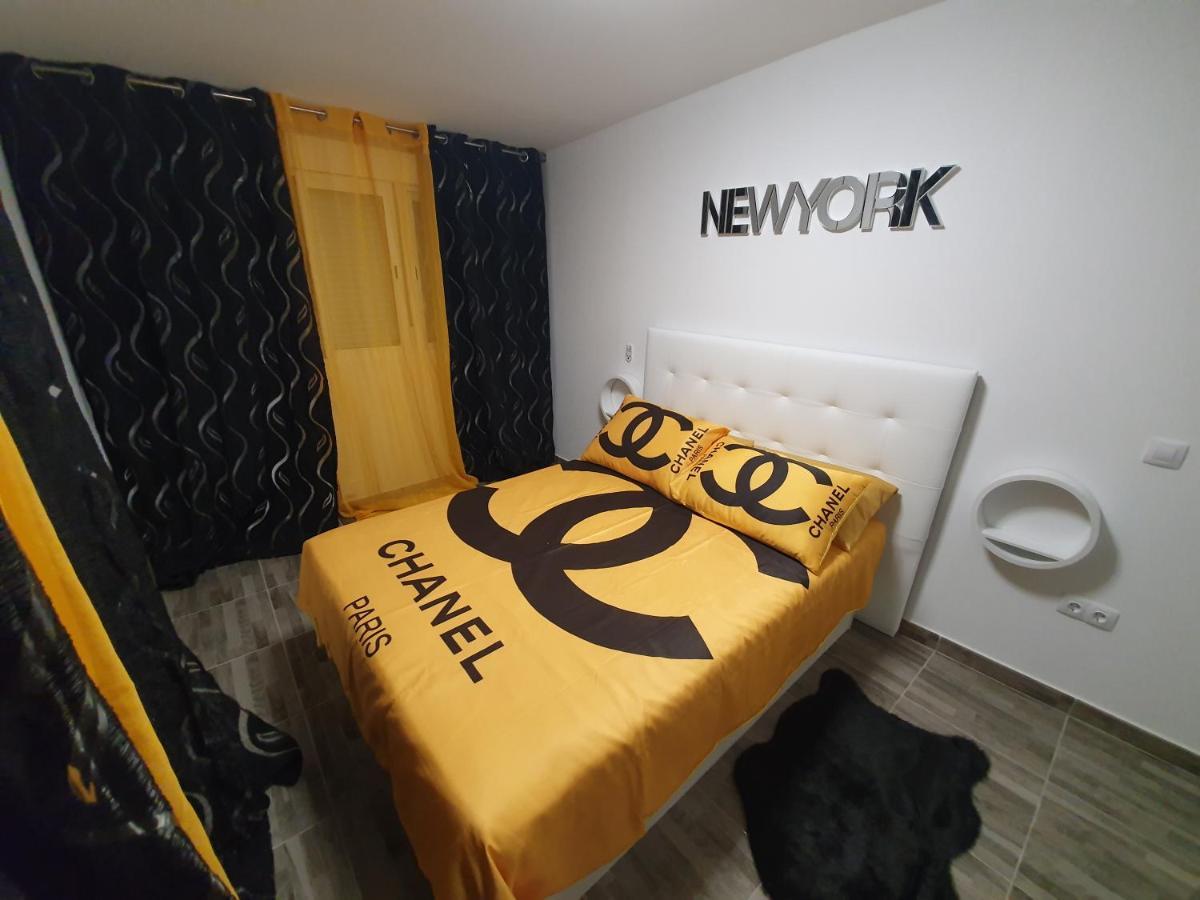 Apartamentos New York Vecindario  Luaran gambar
