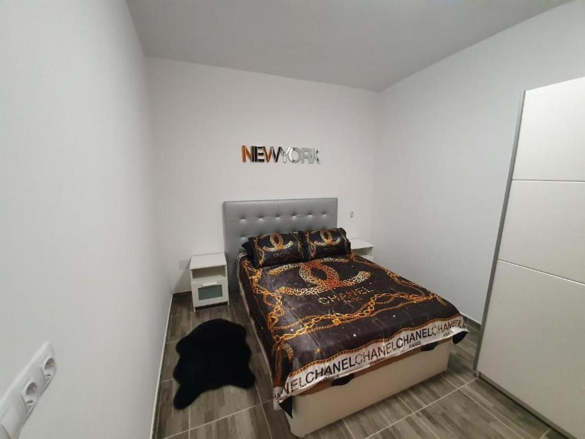 Apartamentos New York Vecindario  Luaran gambar